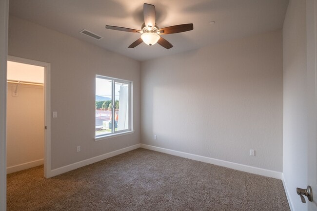 Building Photo - 814 N Palm St