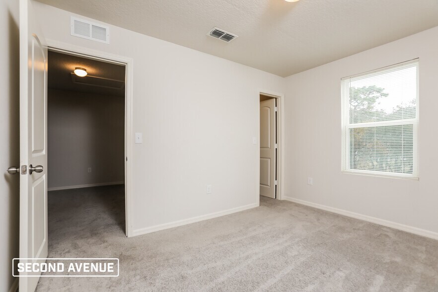 Building Photo - 208 Flounder Pl