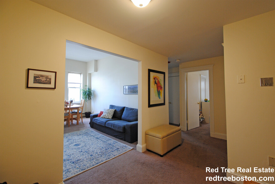 apt 2 - 25 Colborne Rd