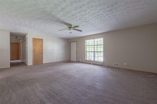 Building Photo - 310 Summerwood Ln