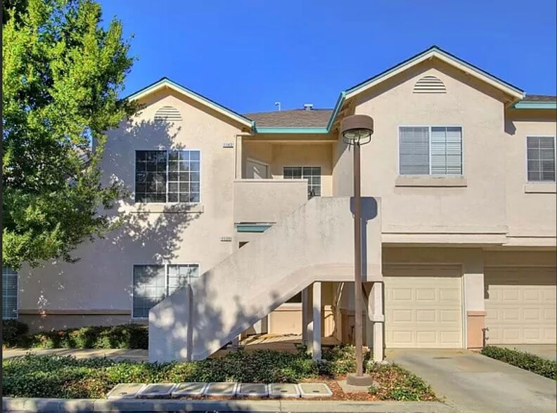 Front - 1143 Greene Ter