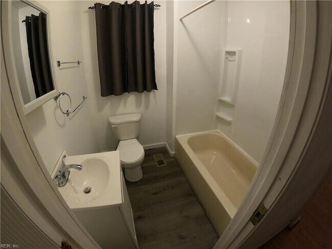 Building Photo - 4000 Elkhorn Ave