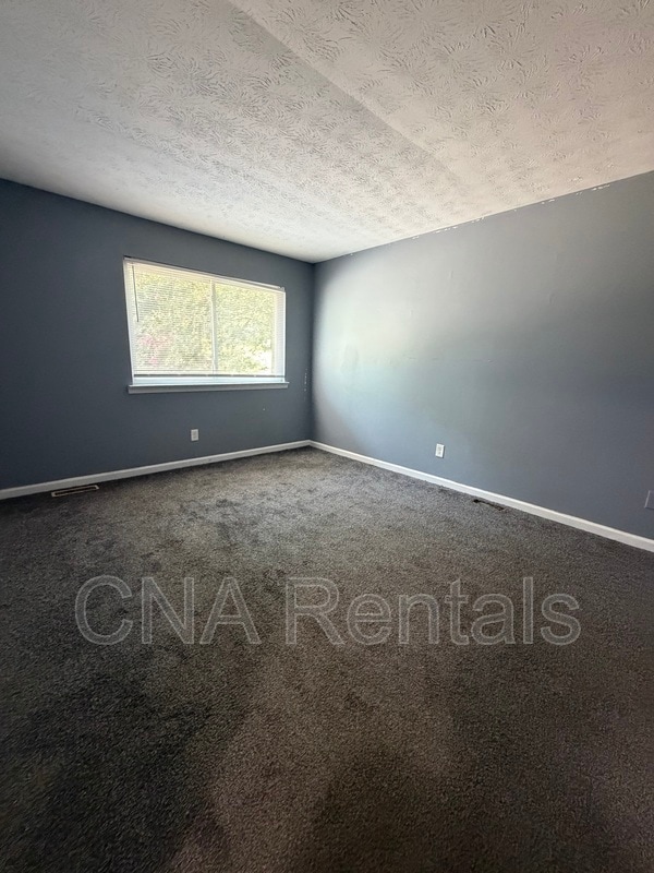 Building Photo - 949 Pine Oak Trail