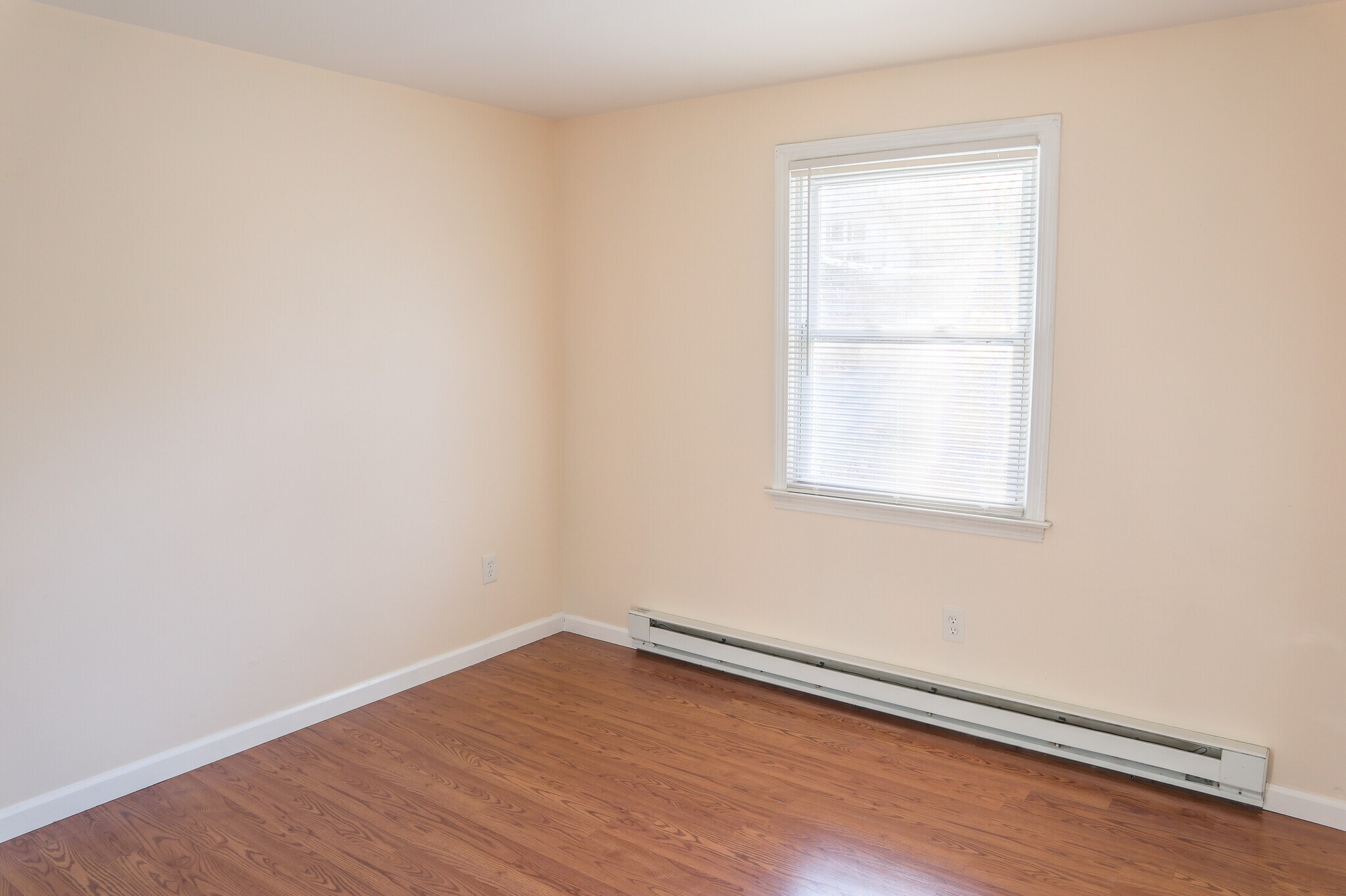 Building Photo - 120 Young St