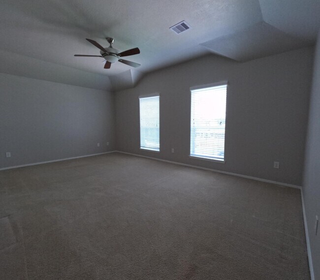 Building Photo - 2521 Saratoga Dr