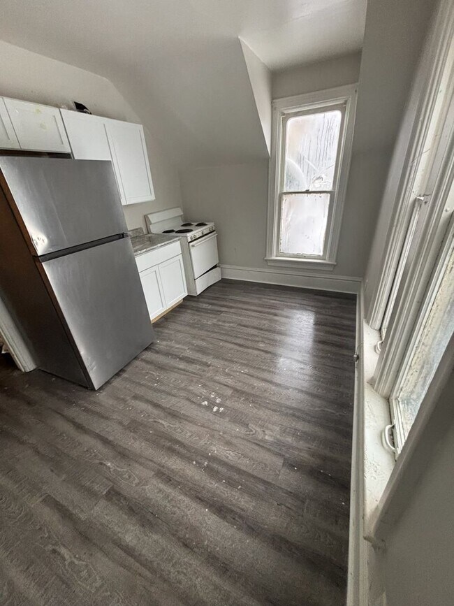 Building Photo - 509 W Franklin St