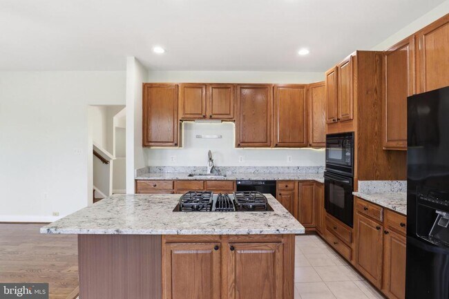Building Photo - 915 Buttonwood Terrace NE