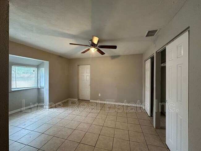 Building Photo - 2210 Cantor Ln