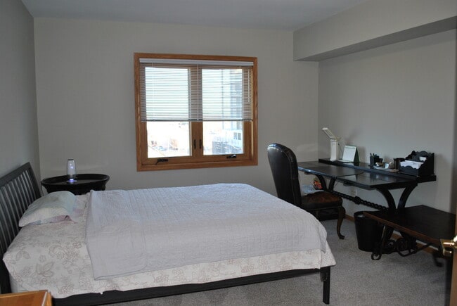 Building Photo - 5005 Warren St