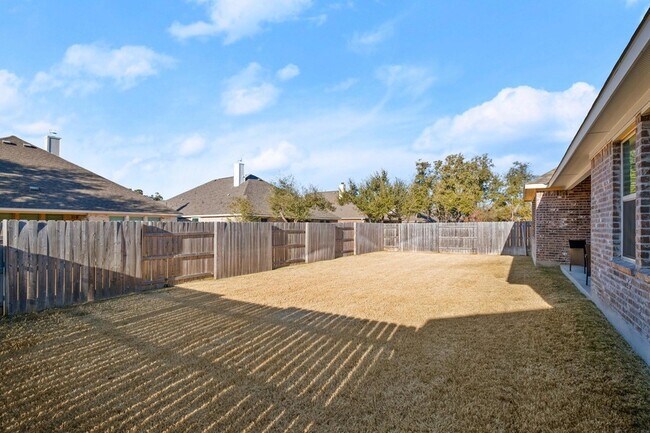 Building Photo - 120 Red Granite Rd