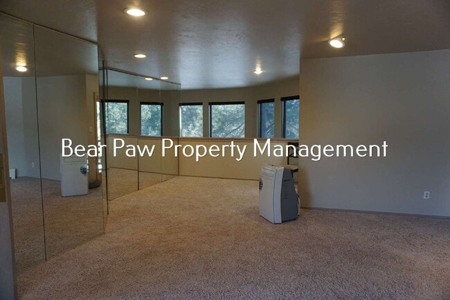 Building Photo - Unique Home In Genesee!!