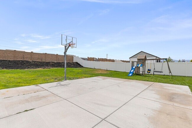 Building Photo - 247 W Box Creek Dr
