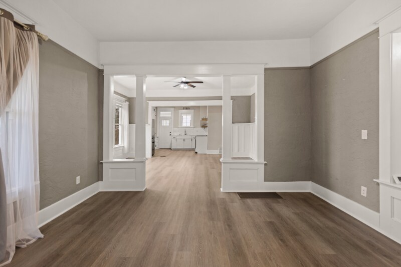 Building Photo - 204 18th Ave S