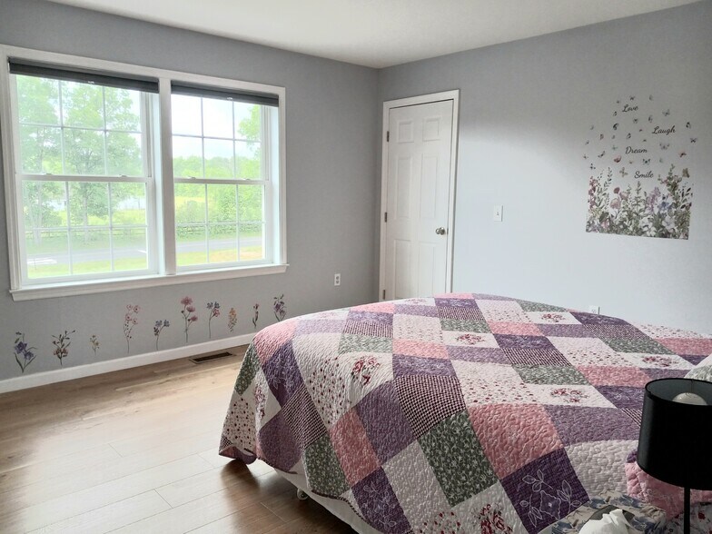 1st Bedroom - 83 Mott Rd