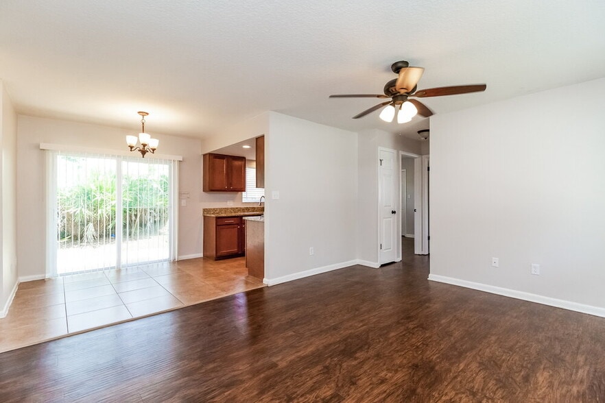 Building Photo - 2843 Kinnon Dr