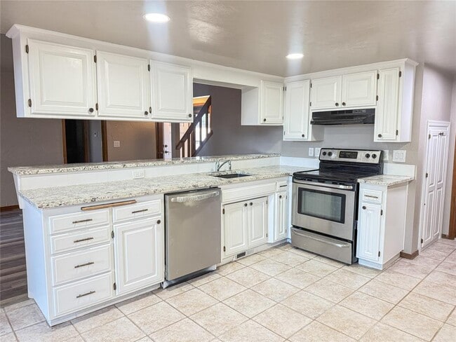 Building Photo - 213 Woodbridge Cir