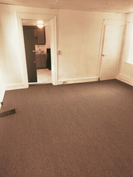 Building Photo - 300 E 12th Ave