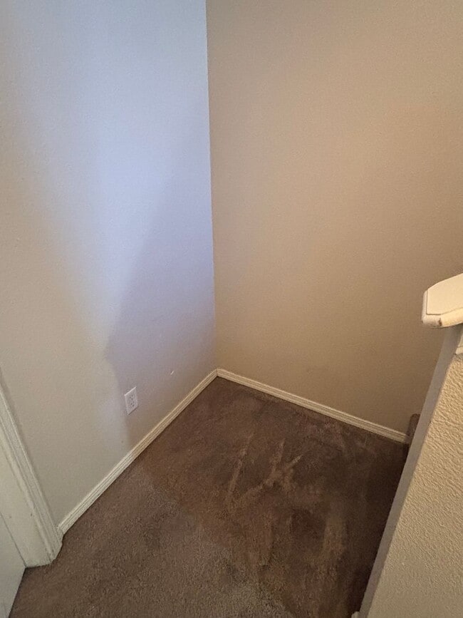 Building Photo - 4 Bedroom, 2.5 Bath Townhome in Greeley