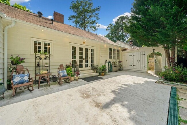 Building Photo - 970 Lindbergh Drive NE