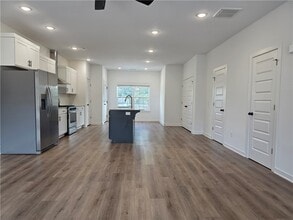 Building Photo - 999 N Crater Ave