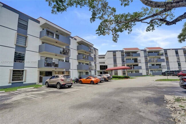 Building Photo - 5700 SW 127th Ave
