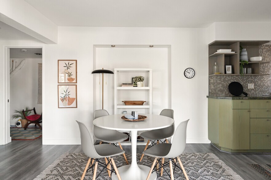 Building Photo - 1742 Redesdale Ave