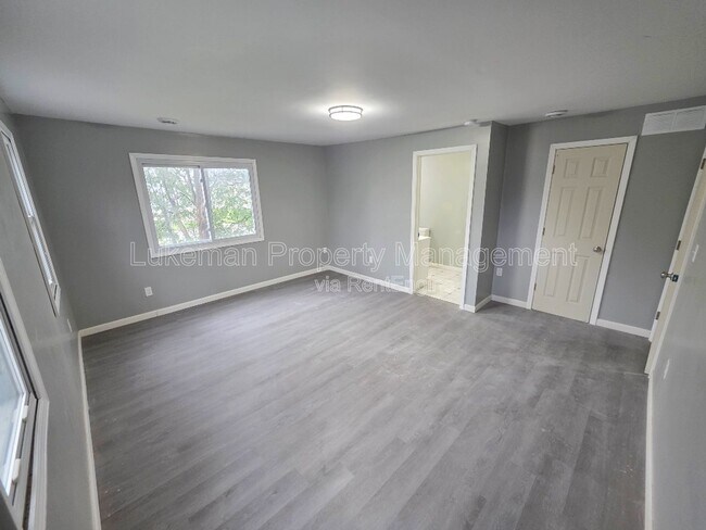 Building Photo - 1817 W Michigan Ave