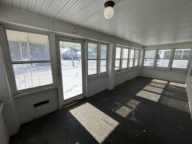 Building Photo - 1410 Wilson Ave