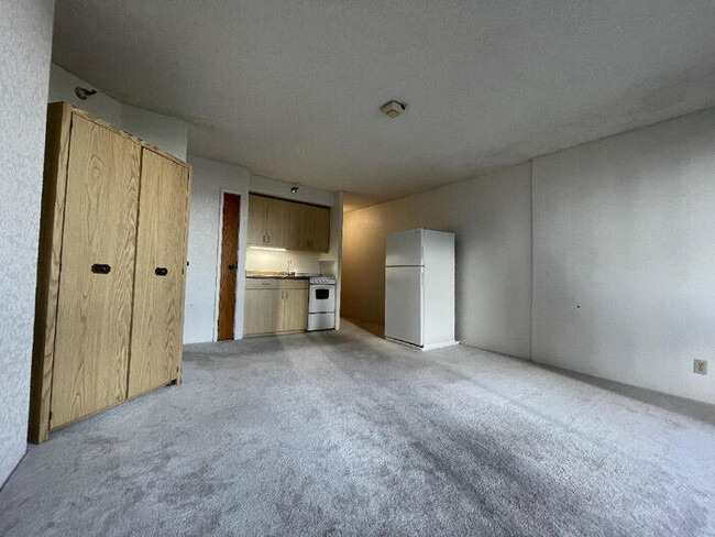 Building Photo - LILIUOKALANI GARDENS studio King Twr, sec,...