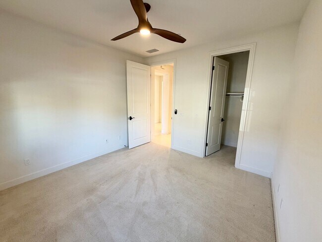 Building Photo - Gorgeous 4 bed 3 bath in the desired Portola Springs
