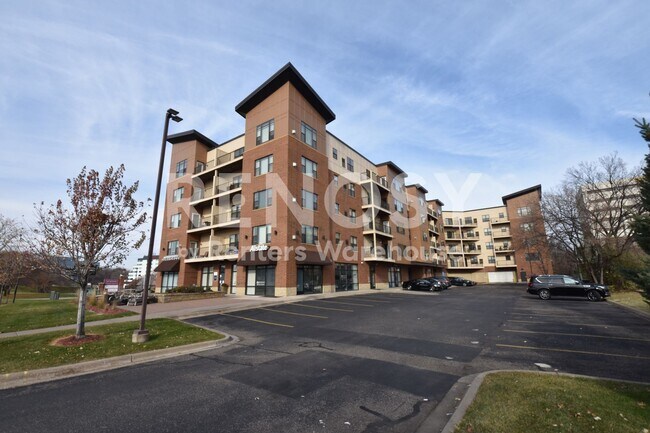 Building Photo - 1155 Ford Rd