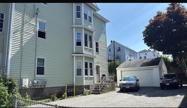 Building Photo - 119 Robeson St