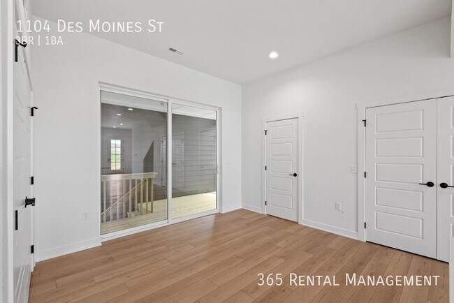 Building Photo - 1104 SW Des Moines St