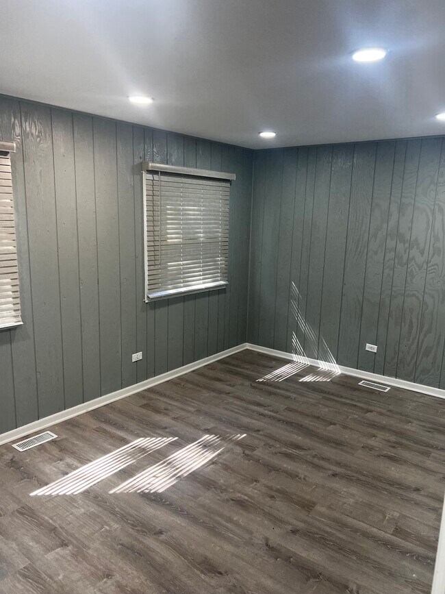 Building Photo - 20128 Ash Ln