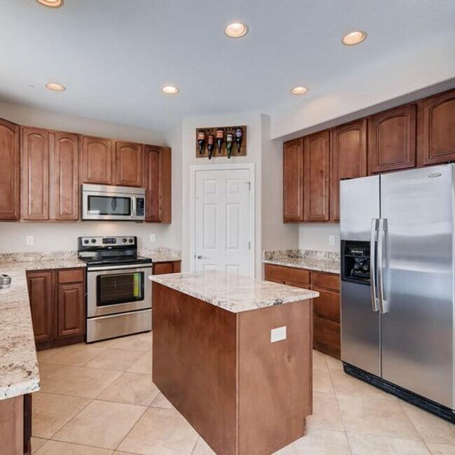 Building Photo - Wonderful Newer Home