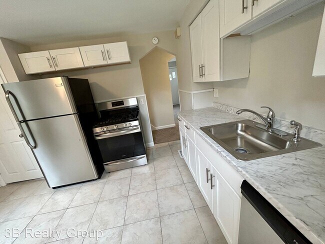 Building Photo - 3 br, 1.5 bath House - 8240 Royal Heights Dr.