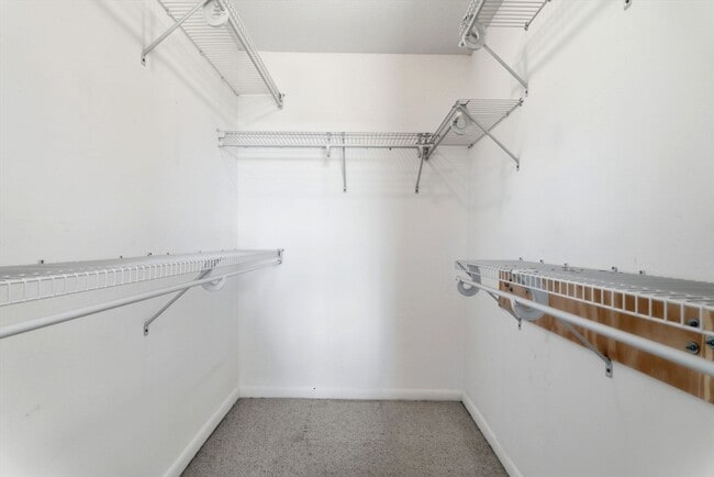 Building Photo - 1006 Paradise Rd