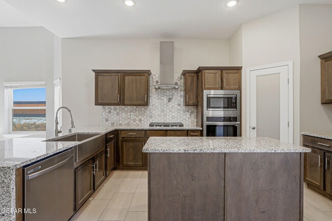 Building Photo - 909 Ada Ln