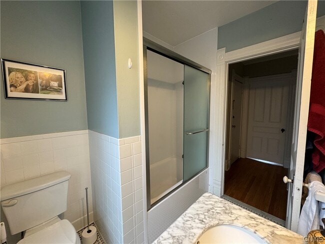 Building Photo - 1801 James St