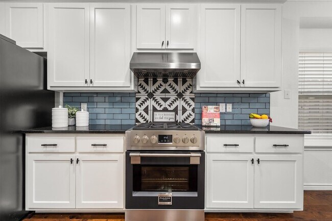 Building Photo - 3700 Linden Ave