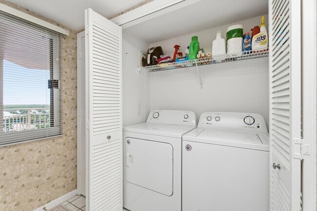 Building Photo - 3870 N Hwy A1A