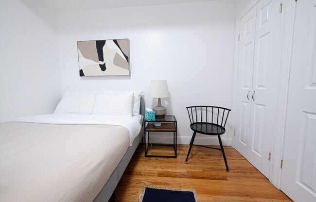 Building Photo - 305 E 95th St