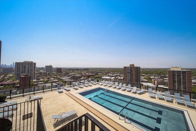 Building Photo - 720 W Gordon Terrace