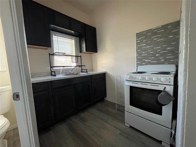 Building Photo - 736 West 7th Street