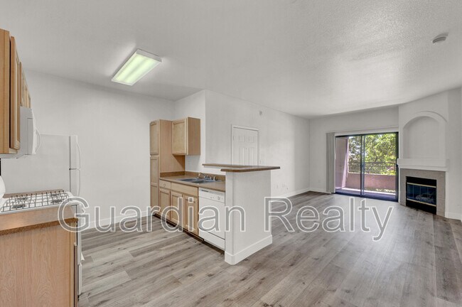 Building Photo - 8250 N Grand Canyon Dr