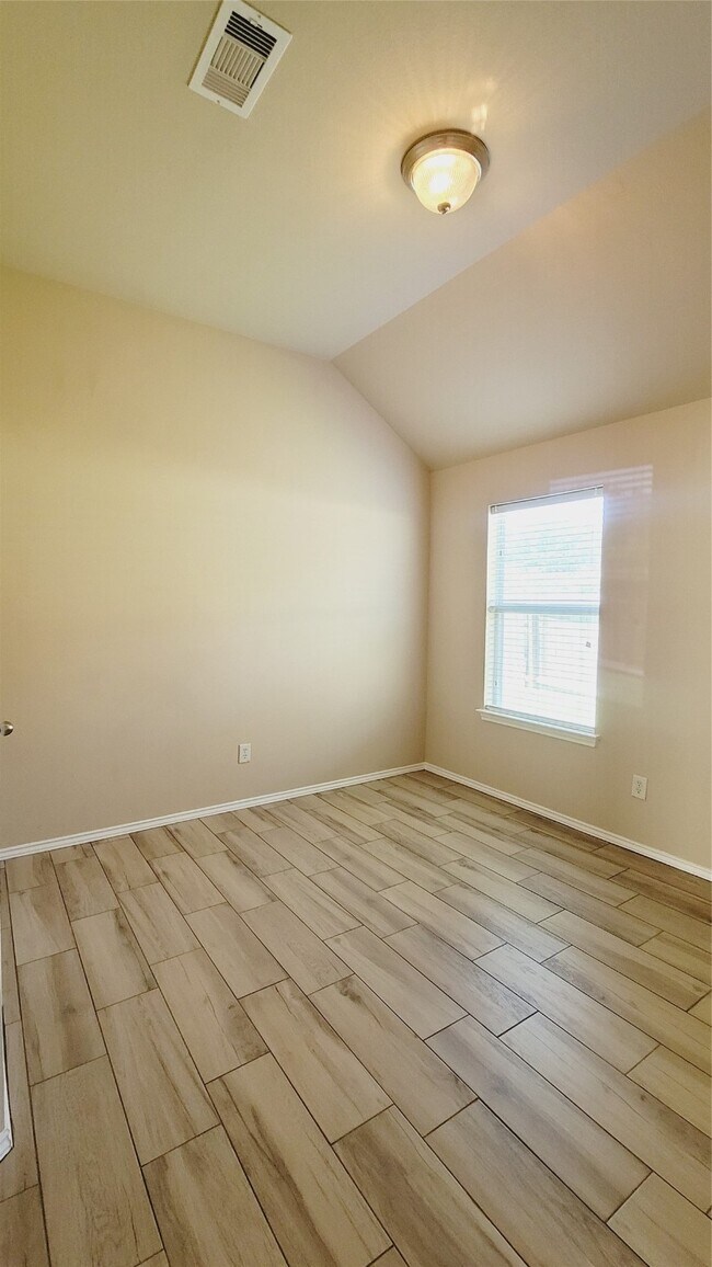 Building Photo - 14747 Briceland Springs Dr