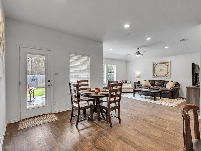 Building Photo - 2521 Honey Nest Ln