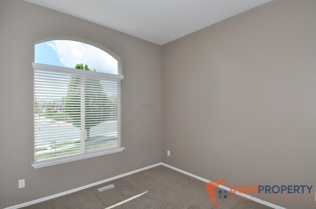 Building Photo - 6332 Spray Lake Dr