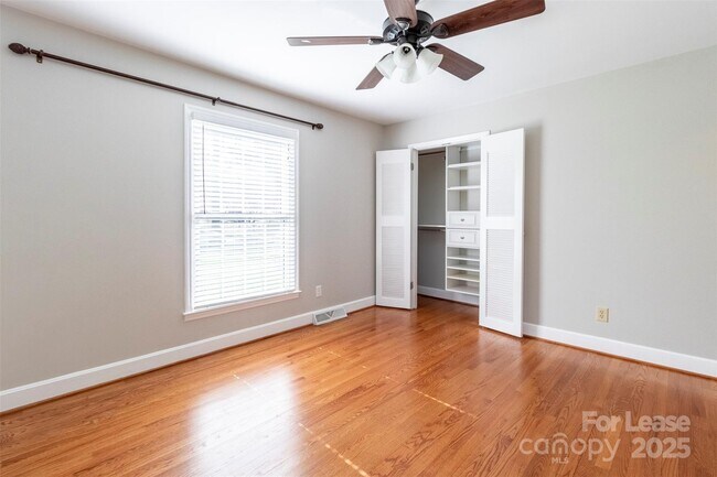 Building Photo - 6618 Castlegate Dr