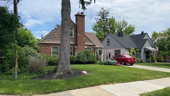 Building Photo - 2400 Hillview Ave